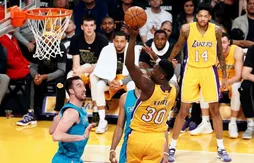 Luke Walton calme Julius Randle et Larry Nance Jr. sur les tirs à 3-points