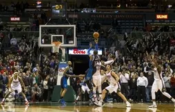 Monta Ellis se venge des Bucks au buzzer !