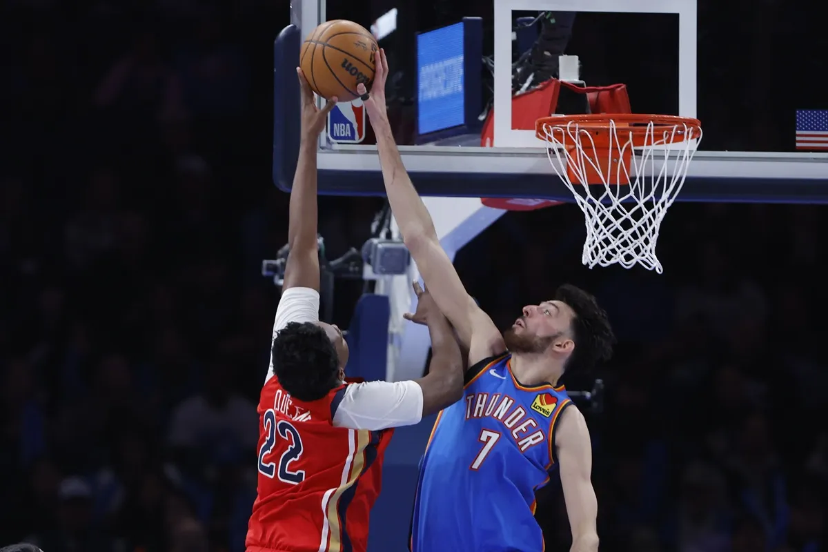 Chet Holmgren (Thunder) contre les Pelicans