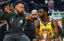 Stephen Curry met un petit coup de pression à Andrew Wiggins