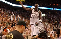 Le numéro 21 de Kevin Garnett retiré face aux Celtics