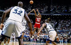 Le 7 juin 1995, les Rockets remportent un mémorable Game 1 des Finals contre le Magic