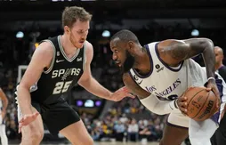 Sans Anthony Davis, LeBron James (39 points) sort le très grand jeu à San Antonio