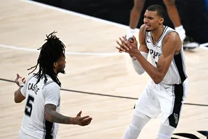 Victor Wembanyama et les Spurs écrabouillent les Kings