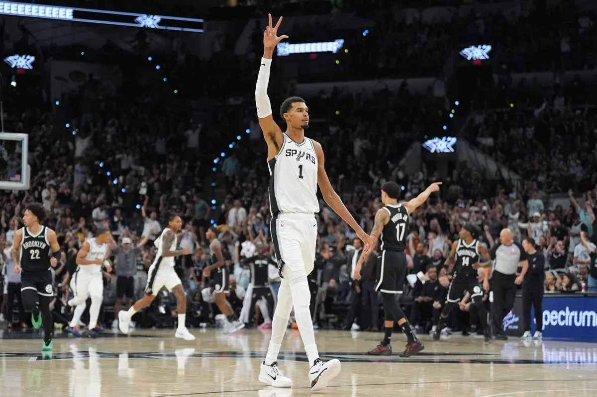 Victor Wembanyama (Spurs) contre les Nets