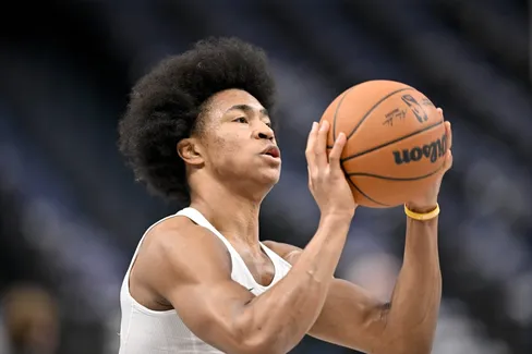 https://www.basketusa.com/thumbor/kOg1WZcvHgueG9M_wliYusKAhwQ=/488x325/smart/filters:format(webp)/https%3A%2F%2Fmedia.basketusa.com%2Fmain%2F2026%2F03%2FUSATSI_28357635-e1774833108206.jpg