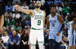 Derrick White bat le record à 3-pts des Celtics sur une saison