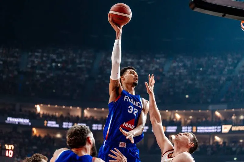 Victor Wembanyama avec l'équipe de France contre l'Allemagne