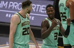 Le tandem Rozier-Hayward enfonce les Wizards