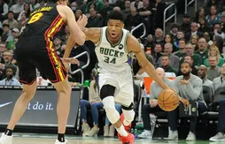 Giannis Antetokounmpo (43 points) marche sur les Hawks