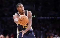 Le Jazz envoie Derrick Favors aux Pelicans