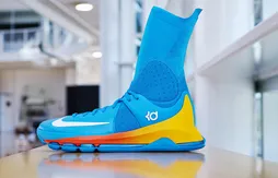 Nike : la KD8 Elite en ciel, jaune et orange