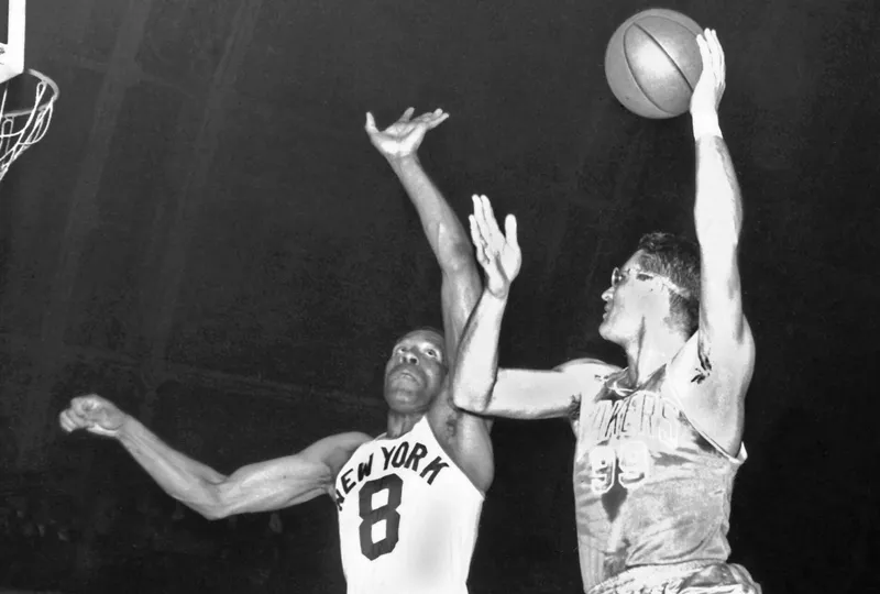 George Mikan et les Lakers face aux Pistons