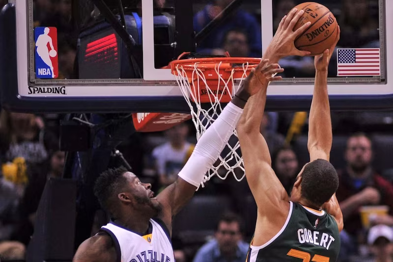 Avec 21 pts, 12 rbds et 3 cts, le Français a laminé Marc Gasol et les Grizzlies