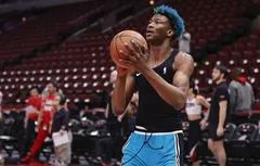 À l’essai chez les Sixers, Kai Jones semble sortir du brouillard