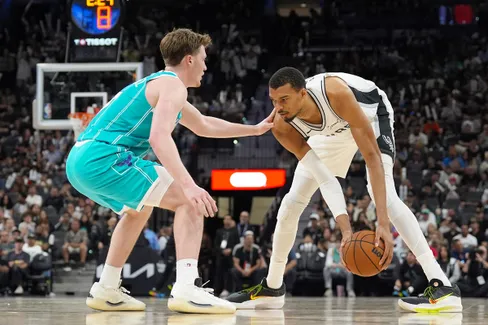 https://www.basketusa.com/thumbor/kz7dkkR48az1iedSc0y7ui_JYsA=/488x325/smart/filters:format(webp)/https%3A%2F%2Fmedia.basketusa.com%2Fmain%2F2026%2F04%2FUSATSI_28497067.jpg