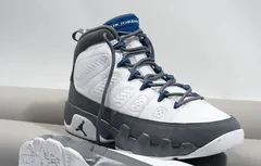 Le retour de la magnifique Air Jordan 9 « Flint Grey »