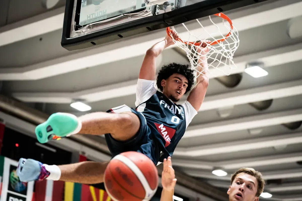 Adam Atamna avec l'équipe de France U18