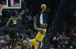 LeBron James reprend feu (43 points) pour les Lakers à Charlotte