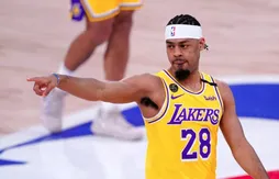 Quinn Cook rebondit aux Cavaliers