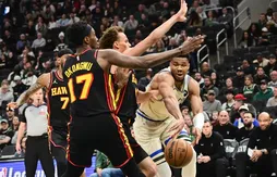 Les Hawks frappent un grand coup à Milwaukee