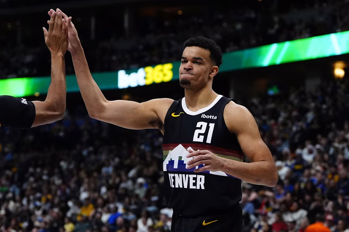 Spencer Jones (Nuggets) contre les Wolves