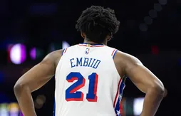Joel Embiid laissé au bout du banc