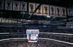 Les bannières des Bulls abîmées lors d’un concert de rock…