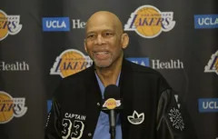 Kareem Abdul-Jabbar hospitalisé après une chute en plein concert