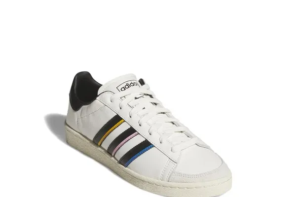 Une adidas Jabbar Lo dédiée au Paris Basket