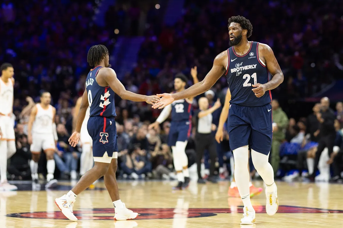 Tyrese Maxey et Joel Embiid avec les Philadelphia 76ers