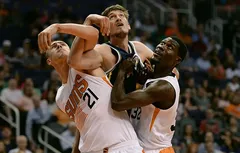 Utah envoie Tibor Pleiss chez les Sixers