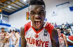 Les Sixers densifient leur rotation intérieure avec Adem Bona