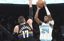 Son épaule bandée, Brandon Miller a du mal à se lancer