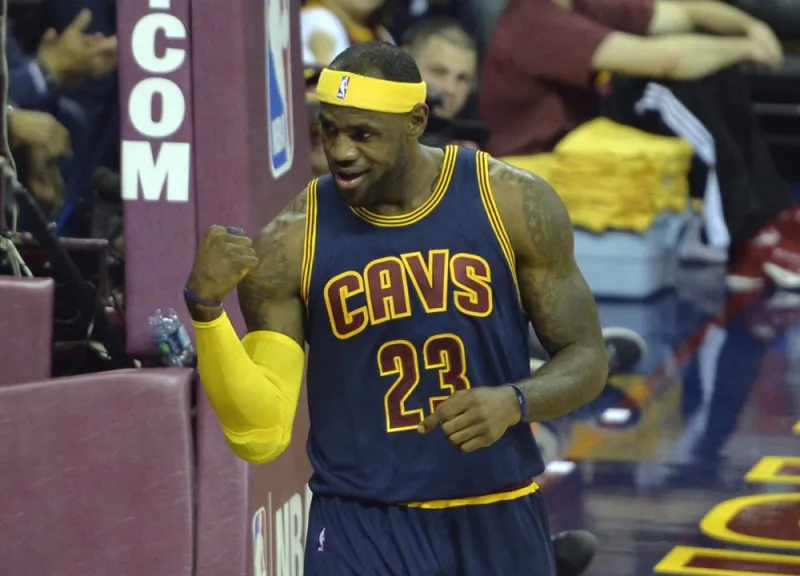 LeBron James pressé de jouer les demi-finales de conférence