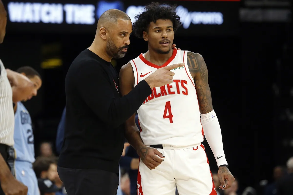 Le coach des Rockets Ime Udoka avec son arrière Jalen Green