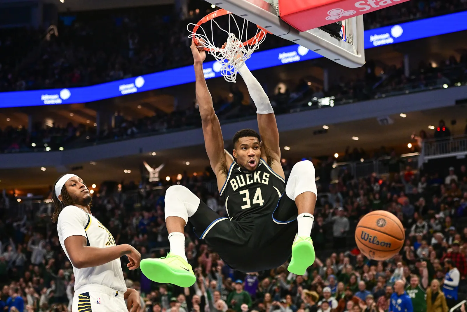 giannis antetokounmpo dunk