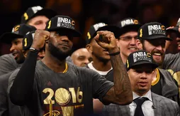 LeBron James annonce qu’il reste à Cleveland pour défendre son titre