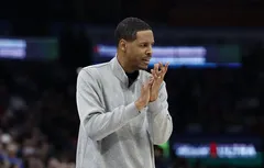 Pour une fois, Stephen Silas est dans la même situation que Gregg Popovich