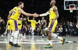Les Lakers se baladent à Brooklyn