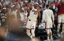 Jimmy Butler dans la légende : les Bucks ont un genou à terre !