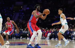Un Joel Embiid masqué et les Sixers dominent encore les Hornets