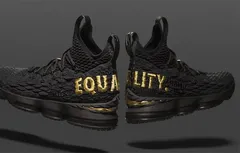 Nike et LeBron James offrent des chaussures pour prôner l’égalité