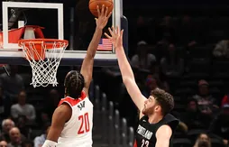 Alex Sarr en apesanteur