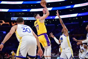 Kevon Looney bien content de ne plus défendre sur Luka Doncic