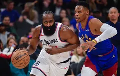 Un James Harden de gala fait chuter les Nuggets