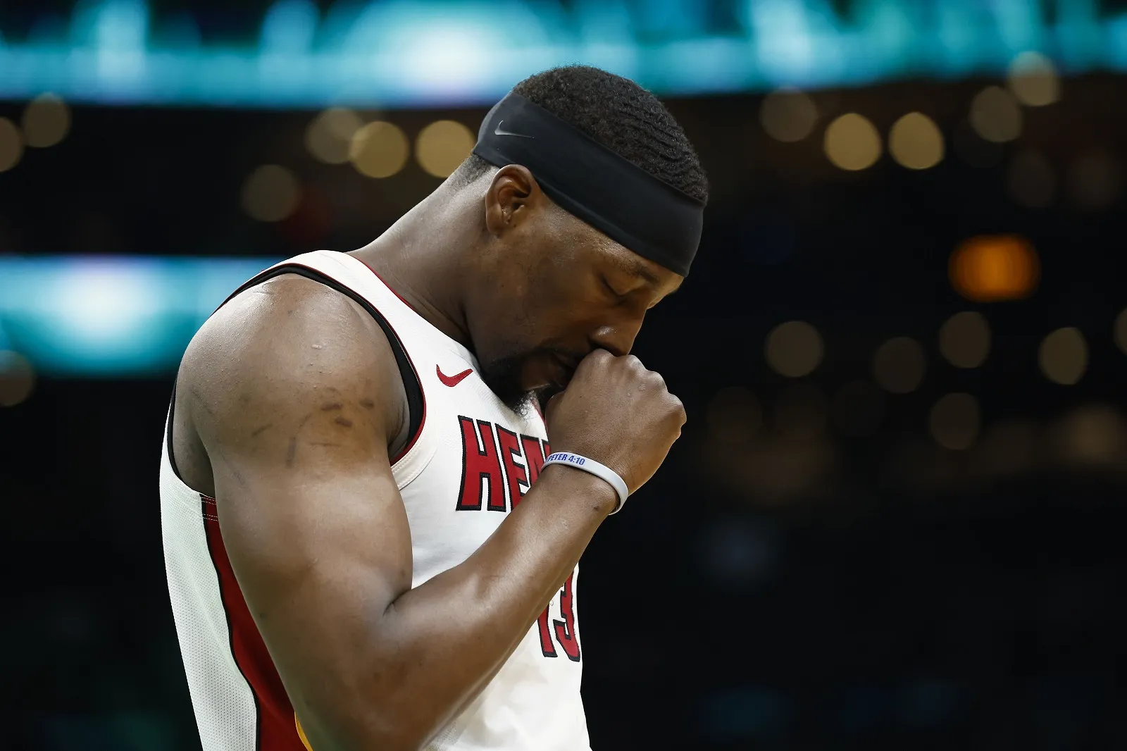 Bam Adebayo (Heat) contre les Celtics