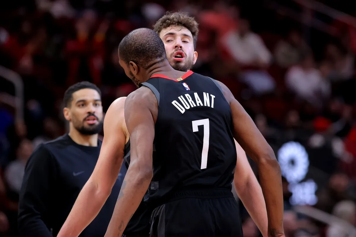 Kevin Durant et Alperen Sengun