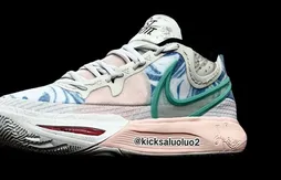 Une Kyrie 8 « Just Do It » multicolore