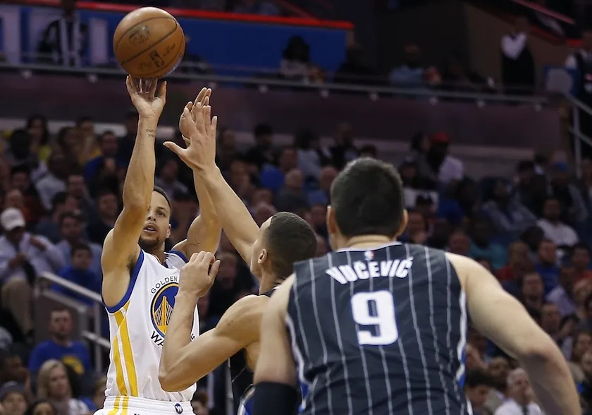 Warriors - Magic : Stephen Curry (51 points) entre dans l'histoire avec la manière !